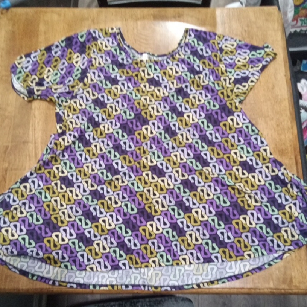 LuLaRoe Geometric Pattern Top